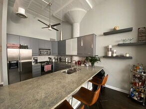 2750 N Wayne Ave, Unit M in Chicago, IL - Building Photo - Building Photo