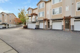 15411 SW Mallard Dr in Beaverton, OR - Foto de edificio - Building Photo