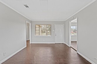 9133 Woodlyn Rd in Houston, TX - Building Photo - Building Photo