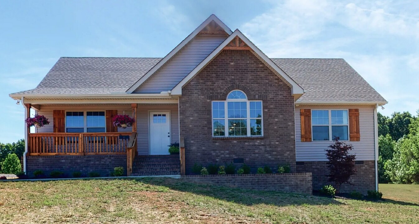 270 Claypool Rd in Bethpage, TN - Building Photo