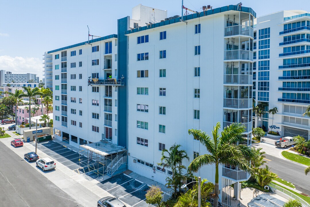 Nautical Towers in Fort Lauderdale, FL - Building Photo