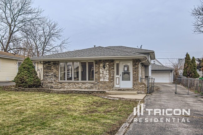 8532 S 79th Ave