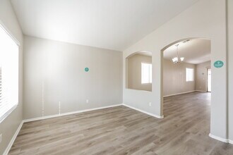 16015 W Sierra St in Goodyear, AZ - Foto de edificio - Building Photo