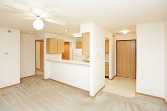 Total Property Management 134 Campus in Ames, IA - Foto de edificio - Interior Photo