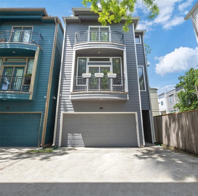 property at 615 W 27th St