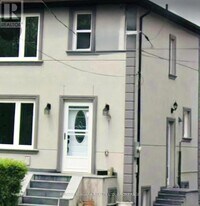 844A Danforth Rd in Toronto, ON - Building Photo