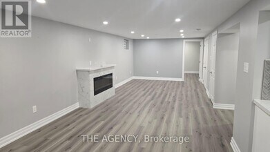 74 Portico Dr in Toronto, ON - Building Photo - Building Photo