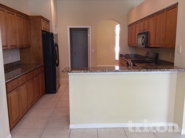 28634 Hanging Moss Loop in Zephyrhills, FL - Building Photo - Building Photo