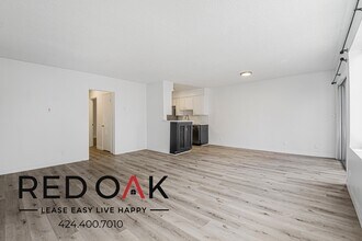 2065 Rodney Dr in Los Angeles, CA - Building Photo - Building Photo