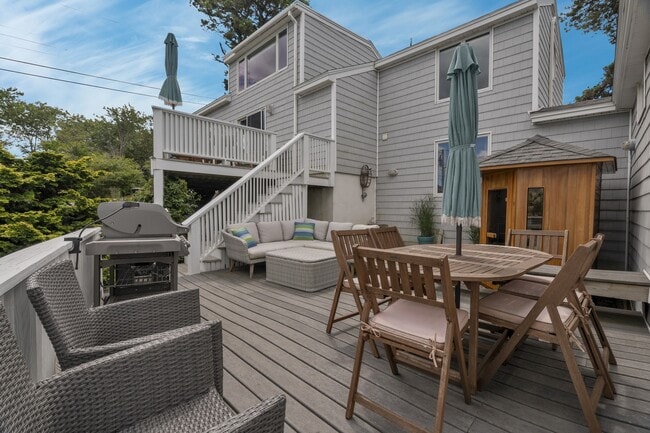 82 Bald Head Cliff Rd in York, ME - Building Photo - Building Photo