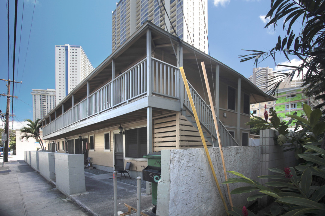 349 Hobron Ln in Honolulu, HI - Building Photo