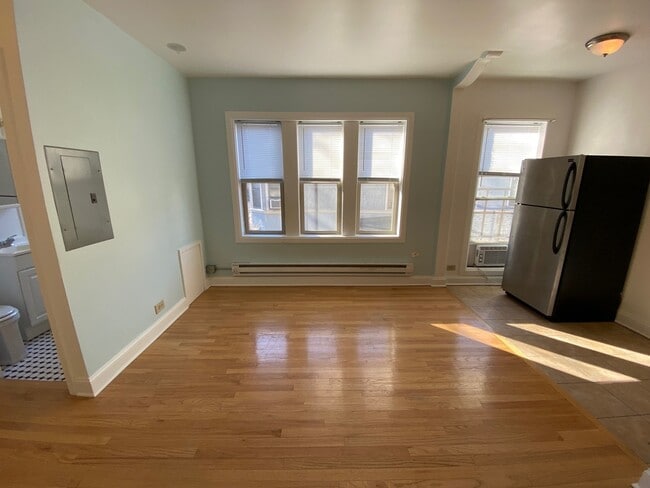 1332 W Hood Ave in Chicago, IL - Foto de edificio - Building Photo