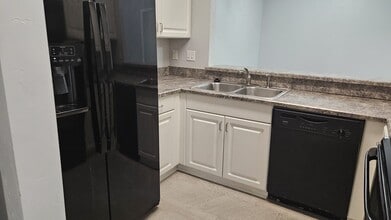 110 SW 145th Dr in Newberry, FL - Building Photo - Building Photo