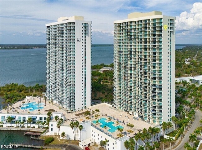 3000 Oasis Way, Unit LPH1 in Ft. Myers, FL - Building Photo - Building Photo