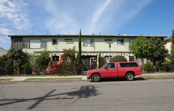 1211 N New Hampshire Ave in Los Angeles, CA - Building Photo - Building Photo