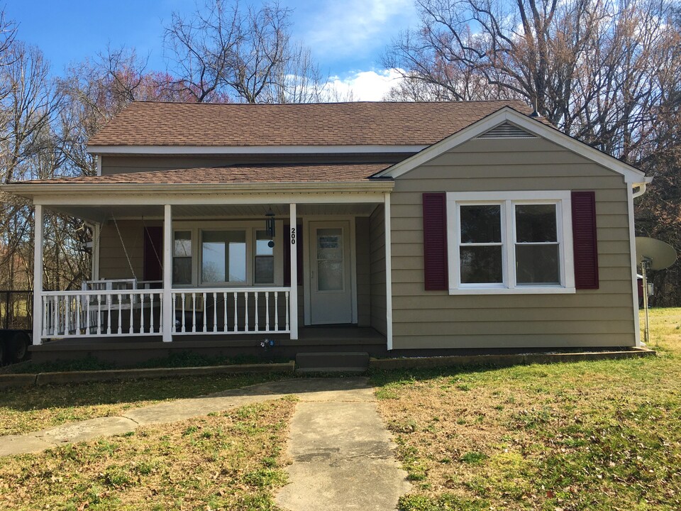 200 Dalton Ln in Dry Fork, VA - Building Photo