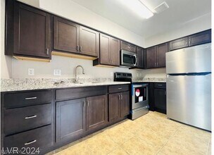 2920 E Siki Ct in Las Vegas, NV - Building Photo - Building Photo