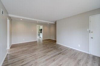 1 Heartwoods Ct in St. Louis, MO - Building Photo - Building Photo