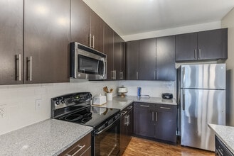 Edge at 1702 in Tampa, FL - Foto de edificio - Building Photo