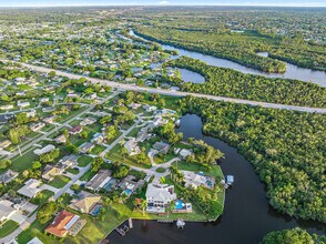 703 Ramie Ct in Port St. Lucie, FL - Foto de edificio - Building Photo