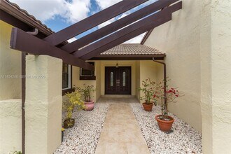 9130 SW 101st Ave in Miami, FL - Building Photo - Building Photo