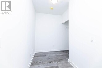 1010 Dundas St E in Whitby, ON - Building Photo - Building Photo