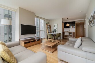 1300 Boul. René-Lévesque O in Montréal, QC - Building Photo - Building Photo