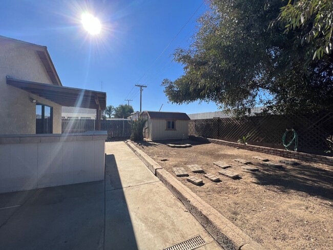 411 Carmel Way in Hemet, CA - Building Photo - Building Photo