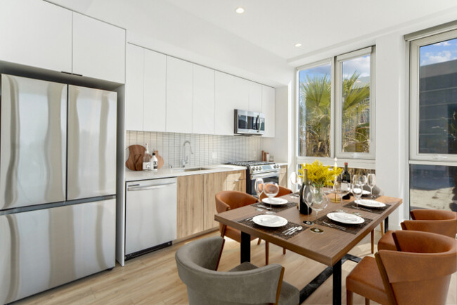 Willow in Santa Monica, CA - Building Photo - Building Photo