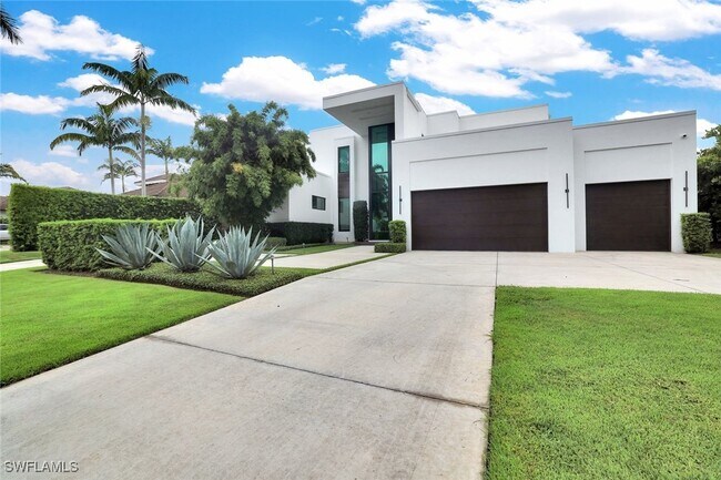 641 Starboard Dr in Naples, FL - Building Photo - Building Photo
