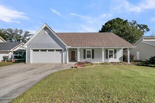 111 Hopper Dr in Summerville, SC - Building Photo