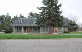 Olde Farm Apartments in East Lansing, MI - Building Photo - Building Photo