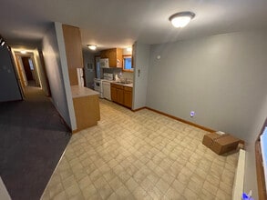 146 Harriet St in Throop, PA - Foto de edificio - Building Photo