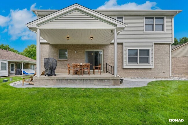 1321 S Lansing Ct