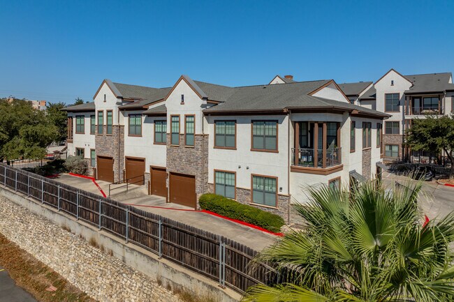 Pinnacle at Oak Hills in San Antonio, TX - Foto de edificio - Building Photo