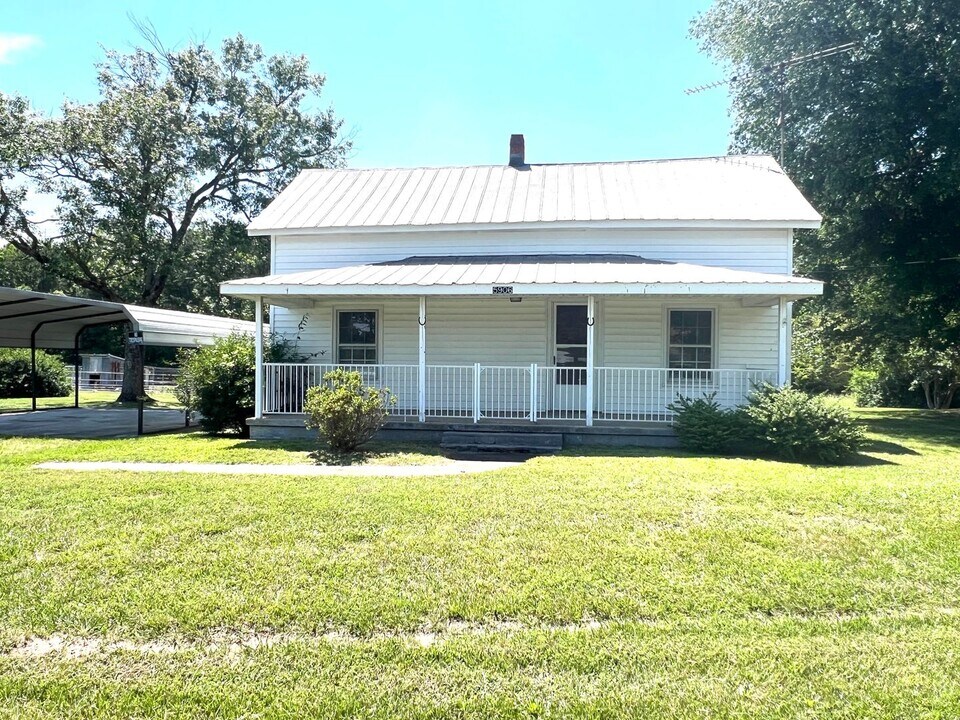 5906 Gasburg Rd in Valentines, VA - Building Photo