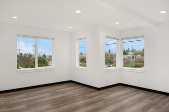 5004 7th Ave NE, Unit B in Seattle, WA - Building Photo - Building Photo