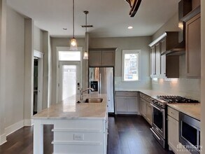 6813 Charlotte Pike in Nashville, TN - Building Photo - Building Photo