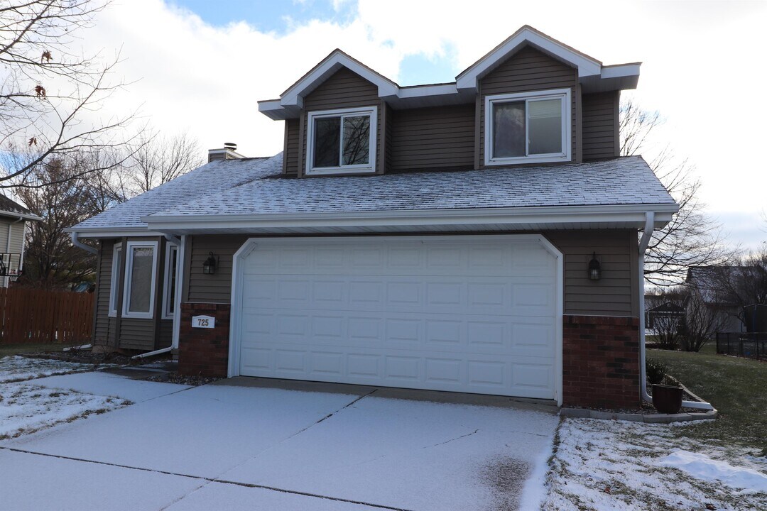 725 SE Peterson Dr Photo