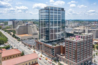 2010 West End in Nashville, TN - Foto de edificio - Building Photo