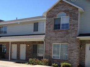 Maple Park Apartments in Layton, UT - Building Photo - Building Photo