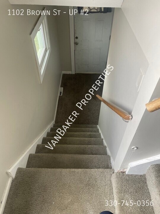 1102 Brown St in Akron, OH - Building Photo