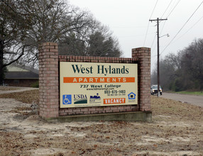 West Hylands Apartments in Athens, TX - Foto de edificio - Building Photo