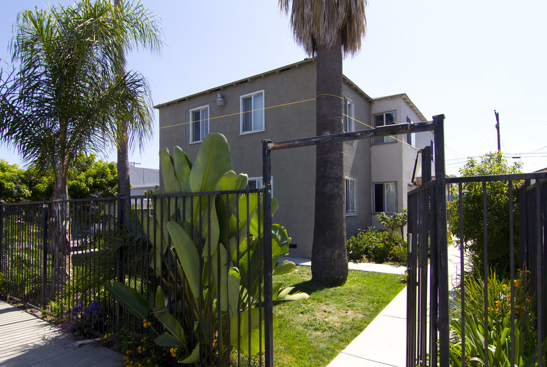 4537 Wilson Ave in San Diego, CA - Building Photo