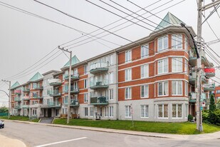 398 Ouimet Rue in St. Laurent, QC - Building Photo