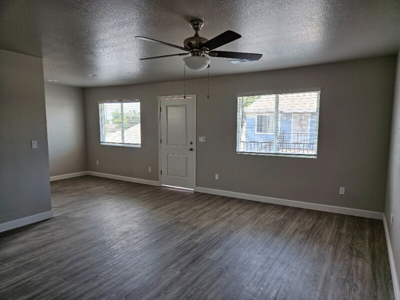 421 Tait Ave in Sanger, CA - Building Photo