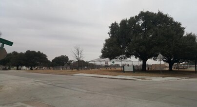 2208 Farola Dr in Dallas, TX - Building Photo - Building Photo