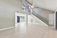 8201 Beaver Brook Ln in Austin, TX - Foto de edificio - Building Photo