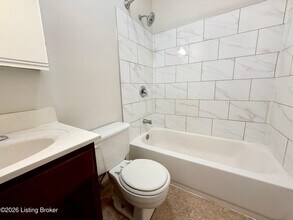 1210 E Broadway in Louisville, KY - Foto de edificio - Building Photo