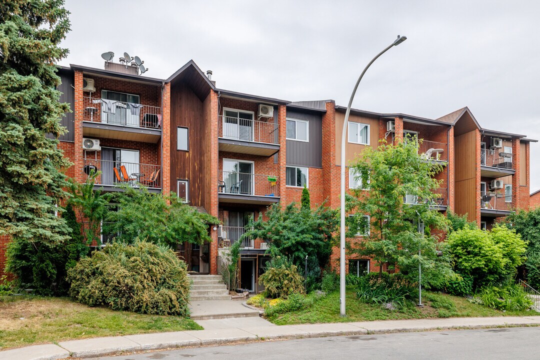 3521 Charles-Daoust Rue in Laval, QC - Building Photo